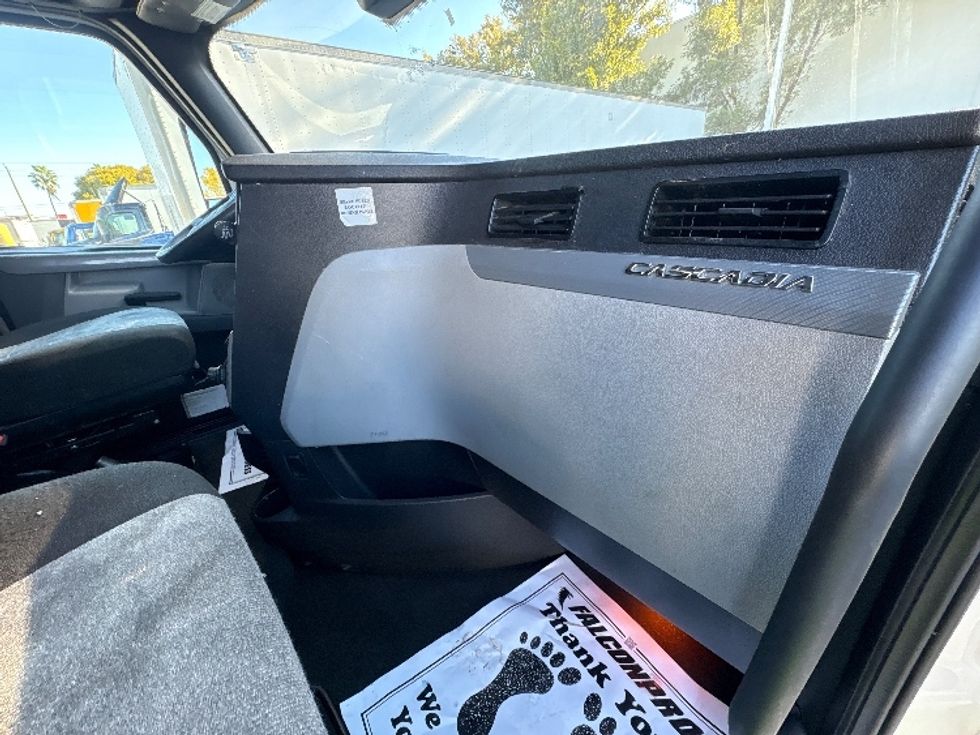 Sleeper Tractor-Heavy Duty Tractors-Freightliner-2021-T12664ST-Medley-FL-678,463\n\t\tmiles-$ 44,250 - Image 15