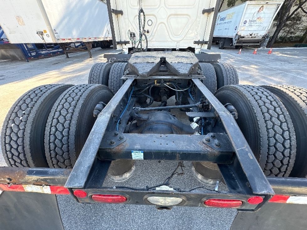 Sleeper Tractor-Heavy Duty Tractors-Freightliner-2021-T12664ST-Medley-FL-678,463\n\t\tmiles-$ 44,250 - Image 6