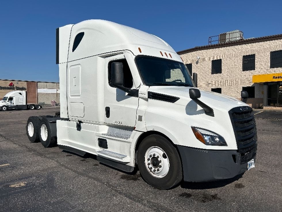 Sleeper Tractor-Heavy Duty Tractors-Freightliner-2021-T12664ST-Memphis-TN-536,446\n\t\tmiles-$ 62,250 - Image 1