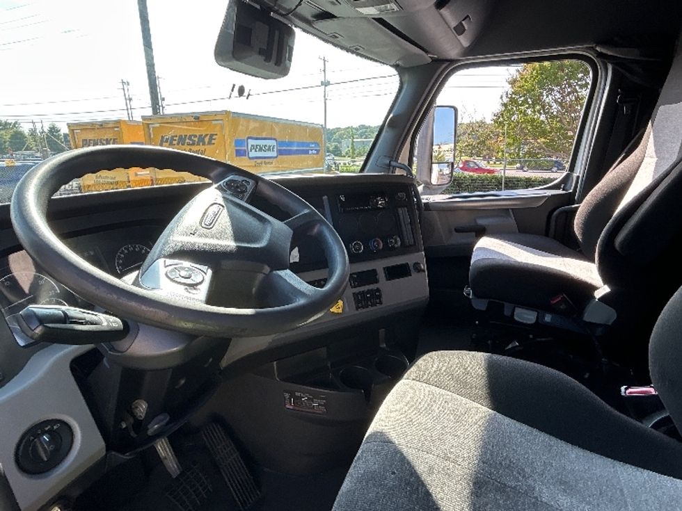 Sleeper Tractor-Heavy Duty Tractors-Freightliner-2021-T12664ST-Memphis-TN-536,446\n\t\tmiles-$ 62,250 - Image 10