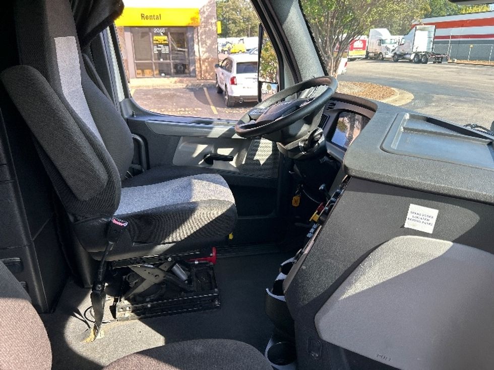 Sleeper Tractor-Heavy Duty Tractors-Freightliner-2021-T12664ST-Memphis-TN-536,446\n\t\tmiles-$ 62,250 - Image 15