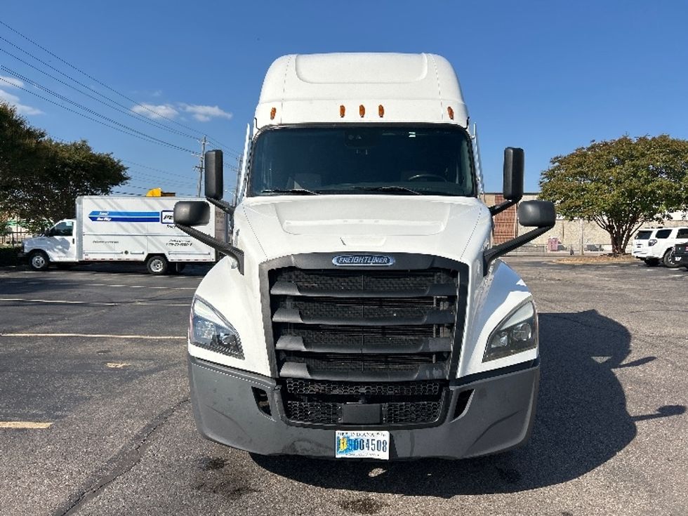 Sleeper Tractor-Heavy Duty Tractors-Freightliner-2021-T12664ST-Memphis-TN-536,446\n\t\tmiles-$ 62,250 - Image 2