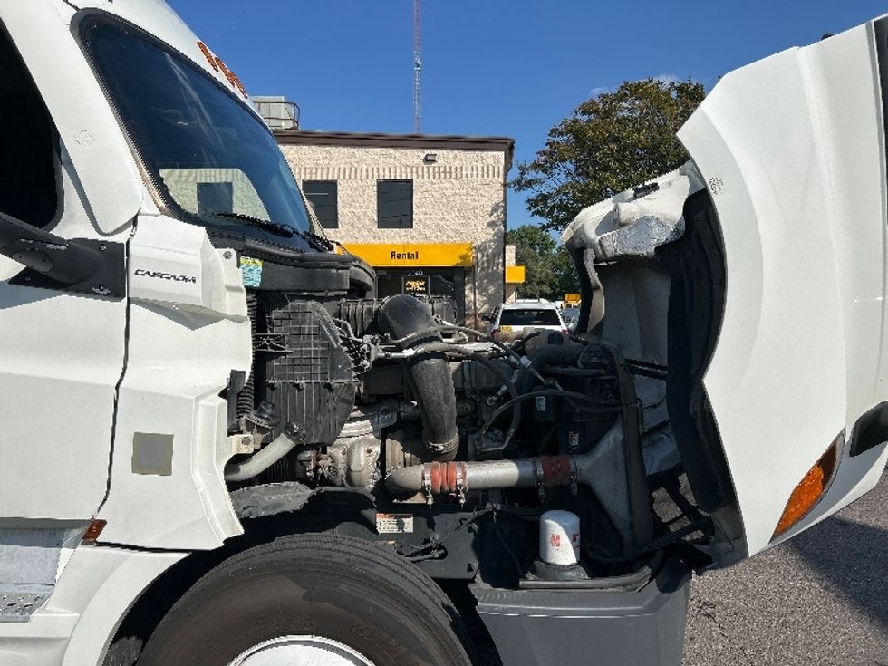 Sleeper Tractor-Heavy Duty Tractors-Freightliner-2021-T12664ST-Memphis-TN-536,446\n\t\tmiles-$ 62,250 - Image 20