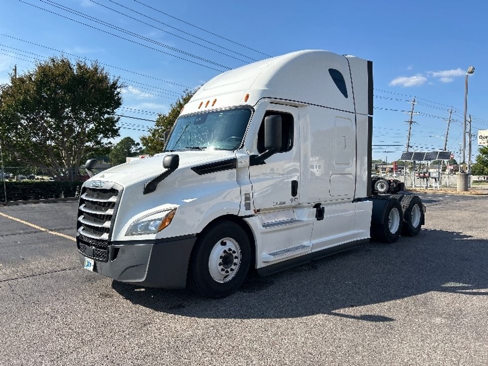 Sleeper Tractor-Heavy Duty Tractors-Freightliner-2021-T12664ST-Memphis-TN-536,446\n\t\tmiles-$ 62,250 - Image 3