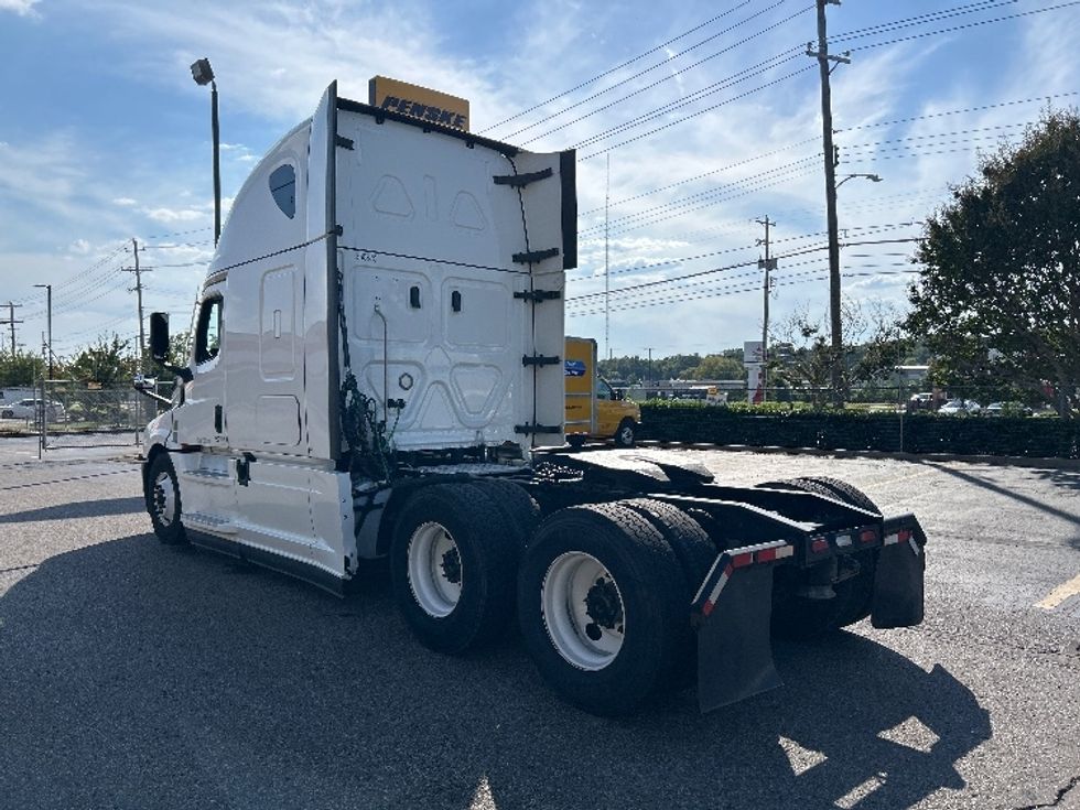 Sleeper Tractor-Heavy Duty Tractors-Freightliner-2021-T12664ST-Memphis-TN-536,446\n\t\tmiles-$ 62,250 - Image 5