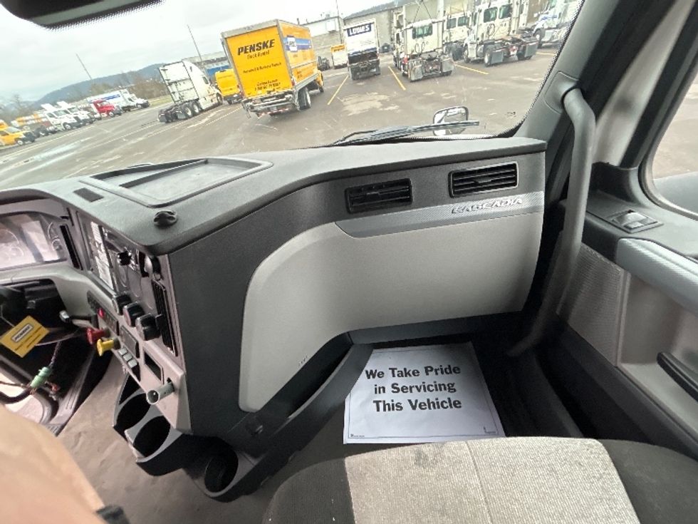 Sleeper Tractor-Heavy Duty Tractors-Freightliner-2021-T12664ST-Memphis-TN-538,689\n\t\tmiles-$ 18,000 - Image 14