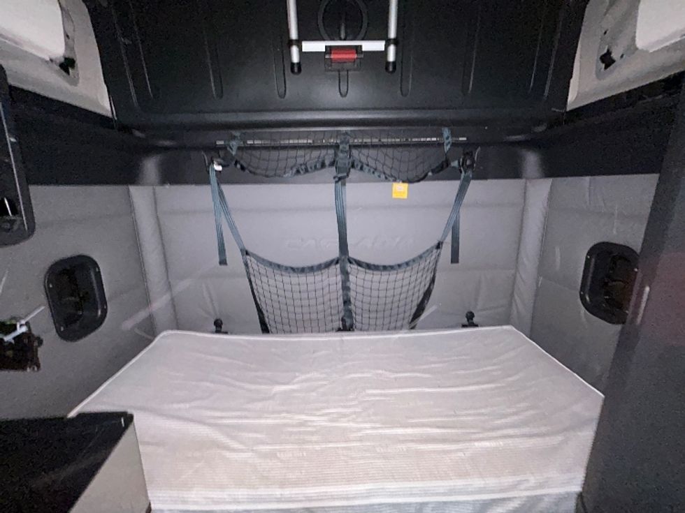 Sleeper Tractor-Heavy Duty Tractors-Freightliner-2021-T12664ST-Memphis-TN-538,689\n\t\tmiles-$ 18,000 - Image 16