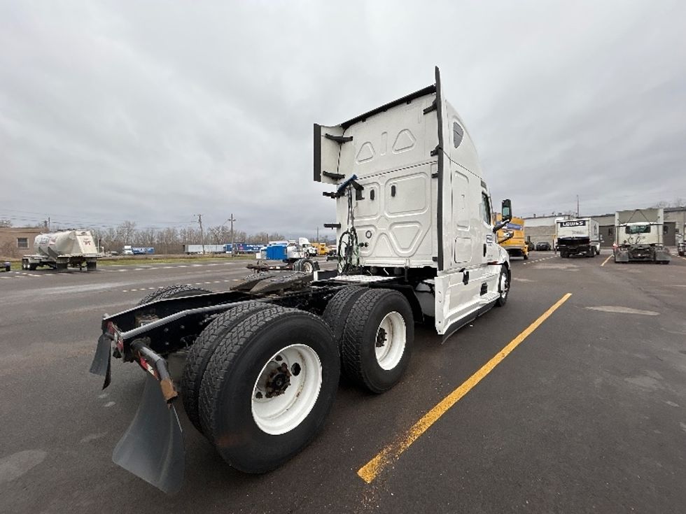 Sleeper Tractor-Heavy Duty Tractors-Freightliner-2021-T12664ST-Memphis-TN-538,689\n\t\tmiles-$ 18,000 - Image 7