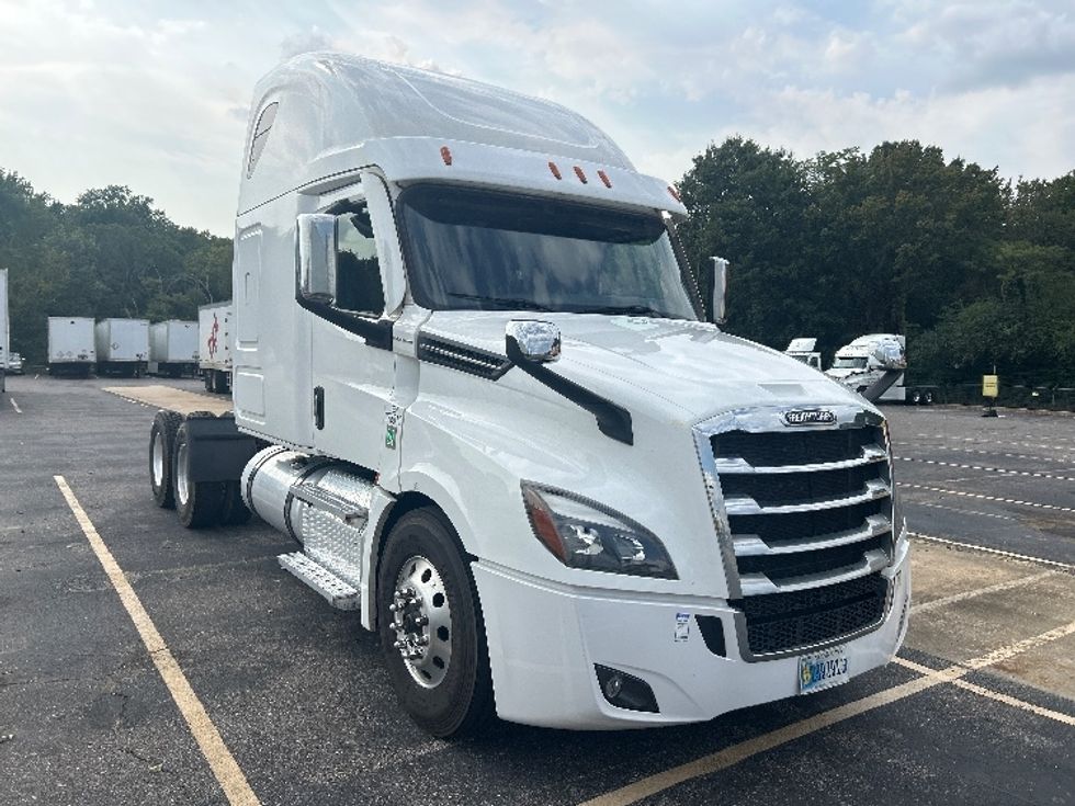 Sleeper Tractor-Heavy Duty Tractors-Freightliner-2021-T12664ST-Memphis-TN-553,201\n\t\tmiles-$ 67,250 - Image 1