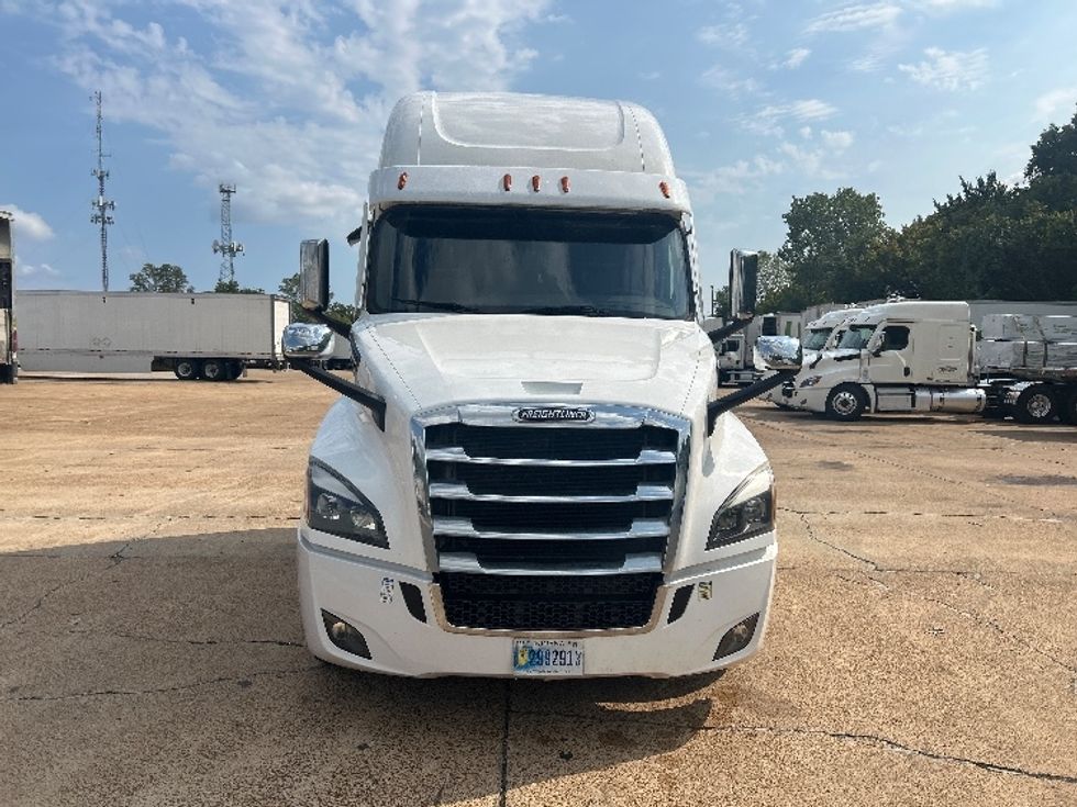 Sleeper Tractor-Heavy Duty Tractors-Freightliner-2021-T12664ST-Memphis-TN-553,201\n\t\tmiles-$ 67,250 - Image 2