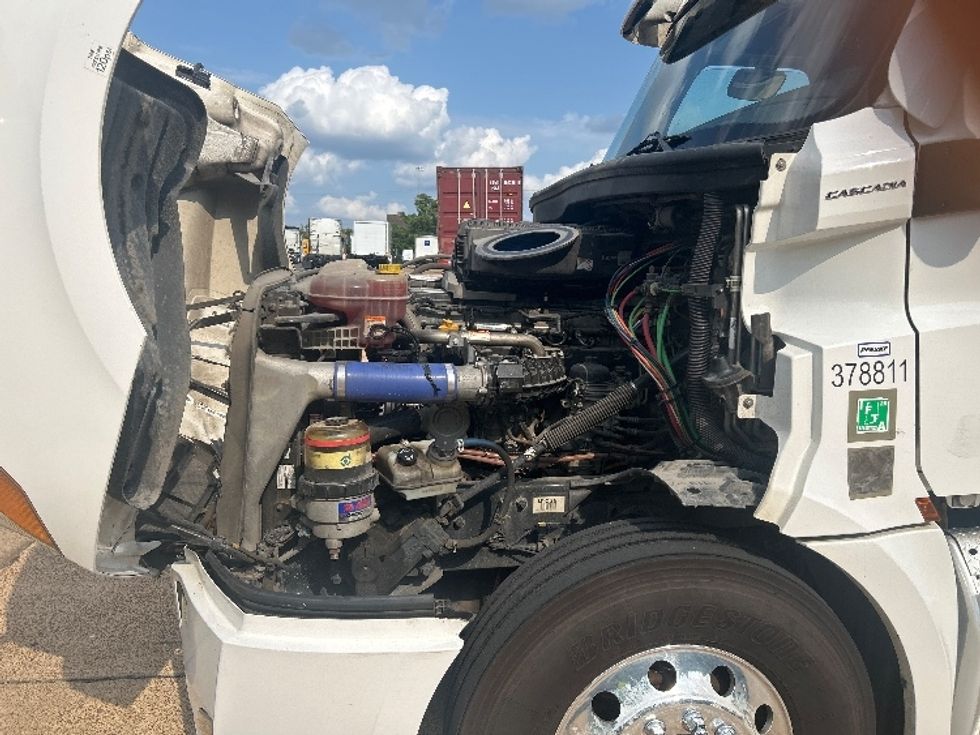 Sleeper Tractor-Heavy Duty Tractors-Freightliner-2021-T12664ST-Memphis-TN-553,201\n\t\tmiles-$ 67,250 - Image 21