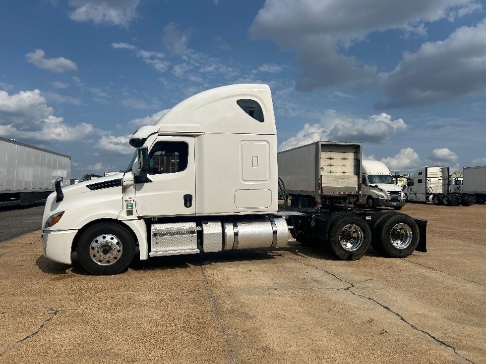 Sleeper Tractor-Heavy Duty Tractors-Freightliner-2021-T12664ST-Memphis-TN-553,201\n\t\tmiles-$ 67,250 - Image 4