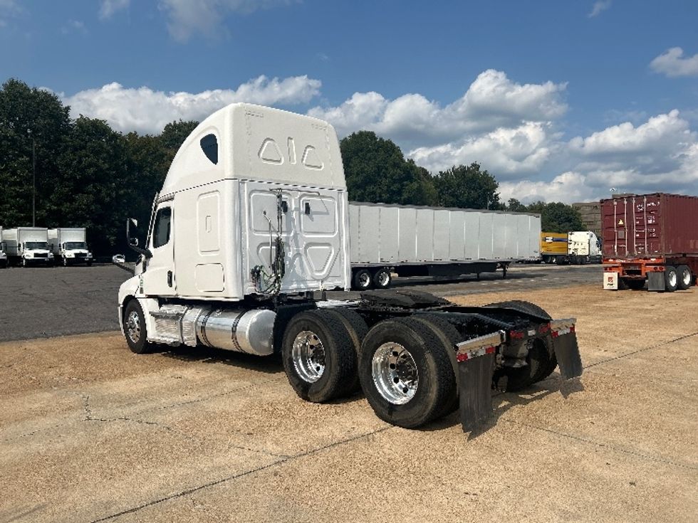 Sleeper Tractor-Heavy Duty Tractors-Freightliner-2021-T12664ST-Memphis-TN-553,201\n\t\tmiles-$ 67,250 - Image 5