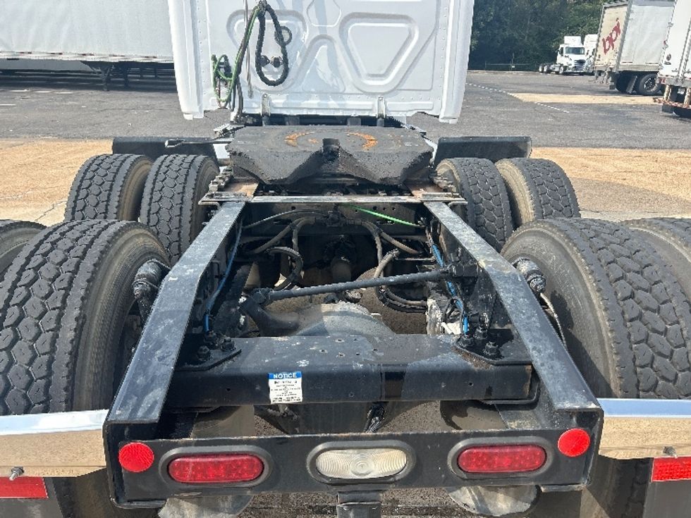 Sleeper Tractor-Heavy Duty Tractors-Freightliner-2021-T12664ST-Memphis-TN-553,201\n\t\tmiles-$ 67,250 - Image 6