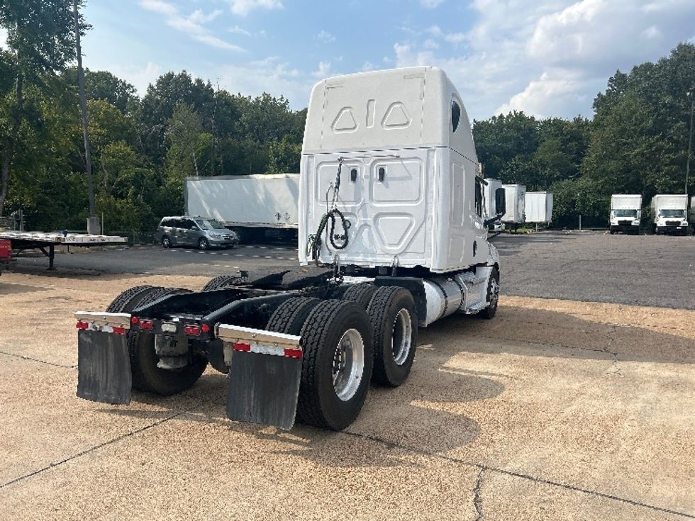 Sleeper Tractor-Heavy Duty Tractors-Freightliner-2021-T12664ST-Memphis-TN-553,201\n\t\tmiles-$ 67,250 - Image 7