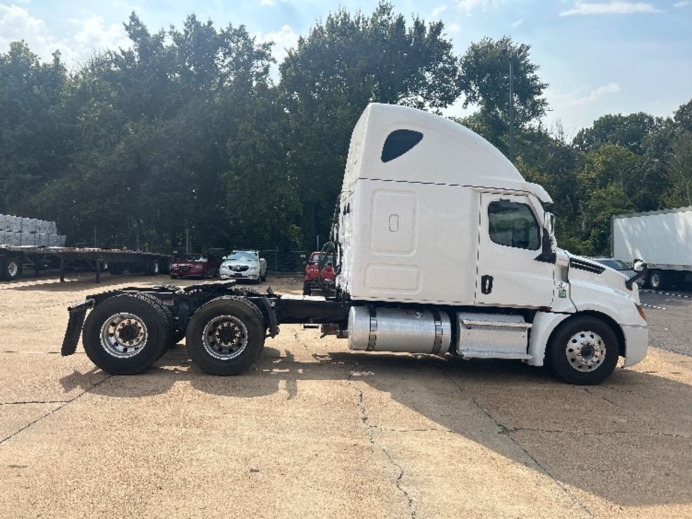Sleeper Tractor-Heavy Duty Tractors-Freightliner-2021-T12664ST-Memphis-TN-553,201\n\t\tmiles-$ 67,250 - Image 8