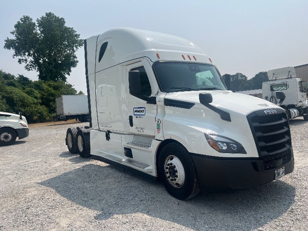 Sleeper Tractor-Heavy Duty Tractors-Freightliner-2021-T12664ST-Memphis-TN-656,630\n\t\tmiles-$ 59,250 - Image 1