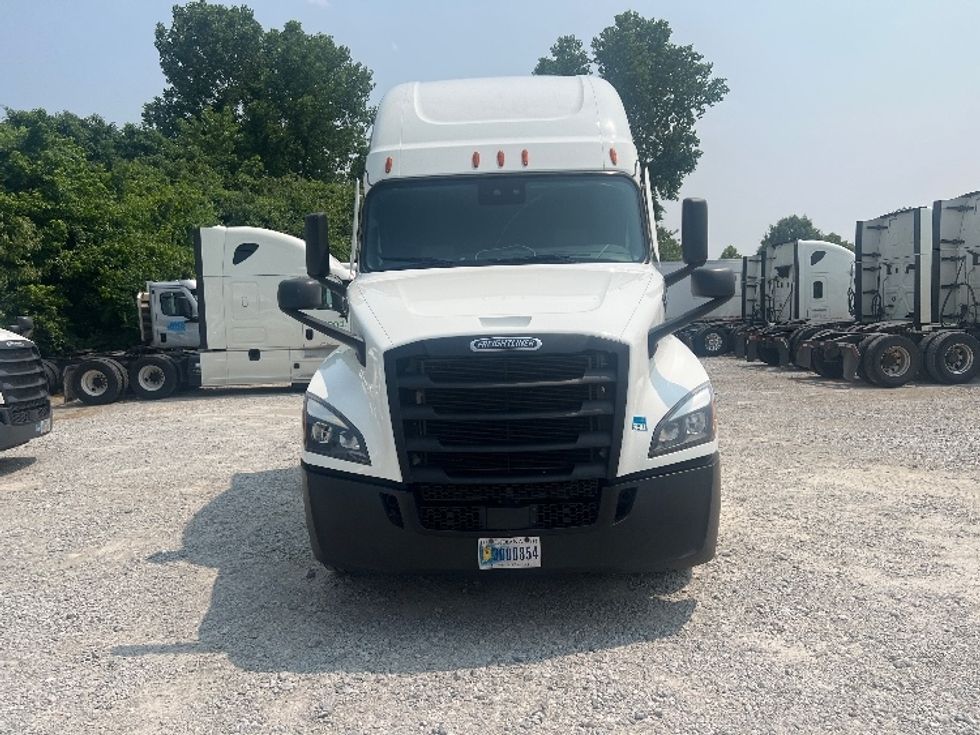 Sleeper Tractor-Heavy Duty Tractors-Freightliner-2021-T12664ST-Memphis-TN-656,630\n\t\tmiles-$ 59,250 - Image 2