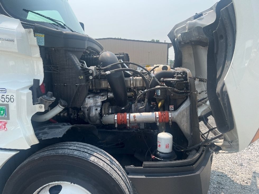 Sleeper Tractor-Heavy Duty Tractors-Freightliner-2021-T12664ST-Memphis-TN-656,630\n\t\tmiles-$ 59,250 - Image 20