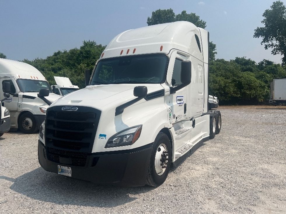 Sleeper Tractor-Heavy Duty Tractors-Freightliner-2021-T12664ST-Memphis-TN-656,630\n\t\tmiles-$ 59,250 - Image 3