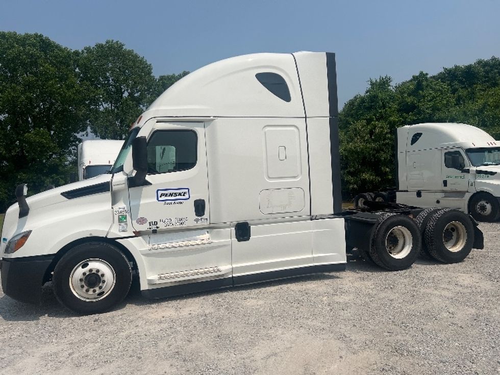 Sleeper Tractor-Heavy Duty Tractors-Freightliner-2021-T12664ST-Memphis-TN-656,630\n\t\tmiles-$ 59,250 - Image 4