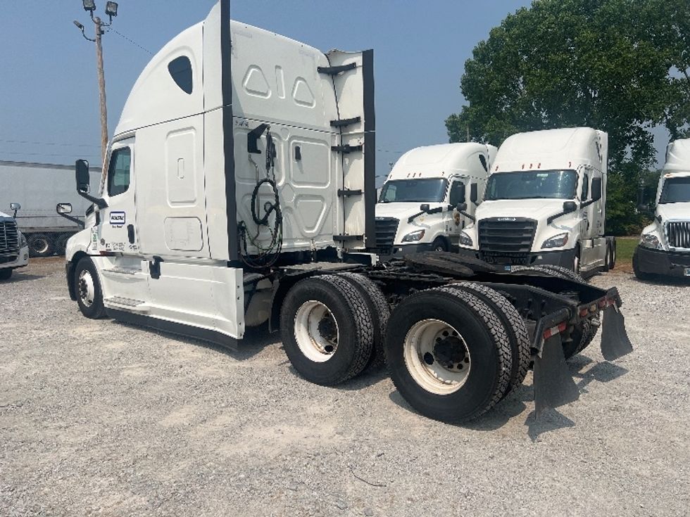 Sleeper Tractor-Heavy Duty Tractors-Freightliner-2021-T12664ST-Memphis-TN-656,630\n\t\tmiles-$ 59,250 - Image 5