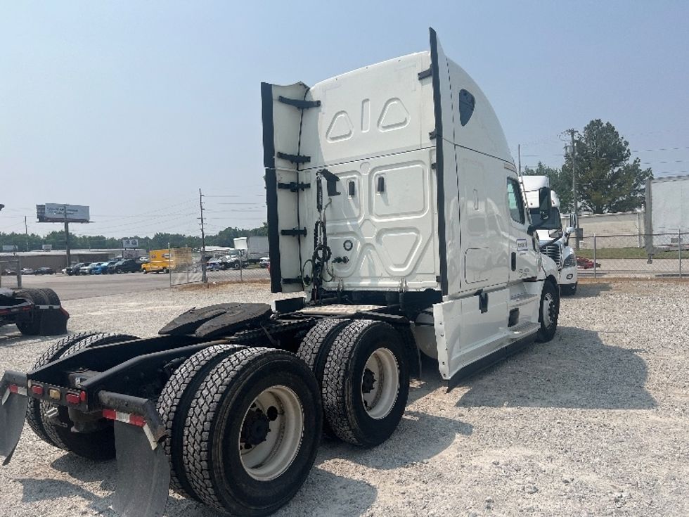 Sleeper Tractor-Heavy Duty Tractors-Freightliner-2021-T12664ST-Memphis-TN-656,630\n\t\tmiles-$ 59,250 - Image 7