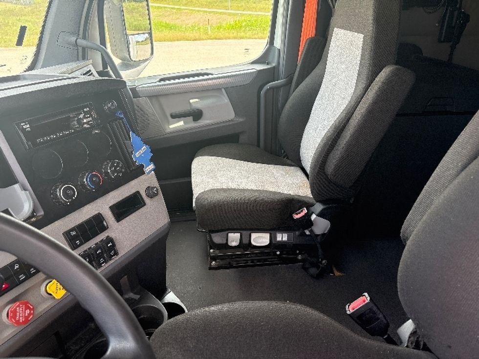 Sleeper Tractor-Heavy Duty Tractors-Freightliner-2021-T12664ST-Meridian-MS-413,502\n\t\tmiles-$ 77,500 - Image 10