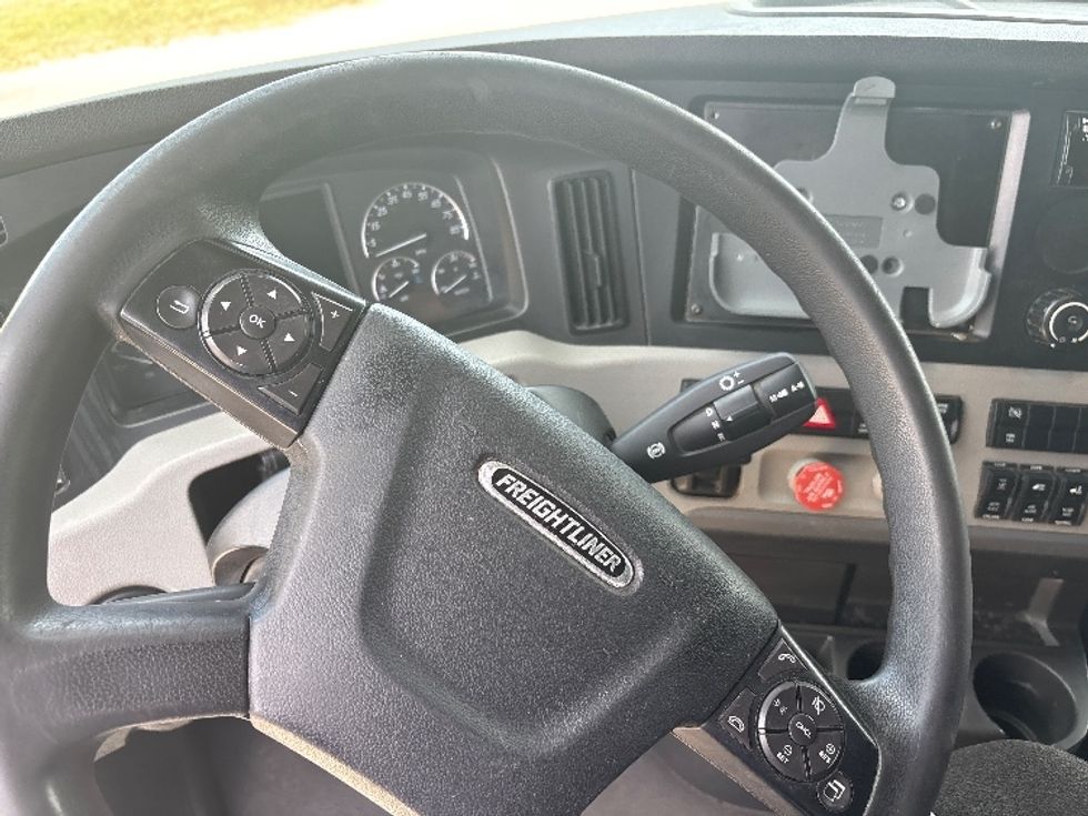 Sleeper Tractor-Heavy Duty Tractors-Freightliner-2021-T12664ST-Meridian-MS-413,502\n\t\tmiles-$ 77,500 - Image 11