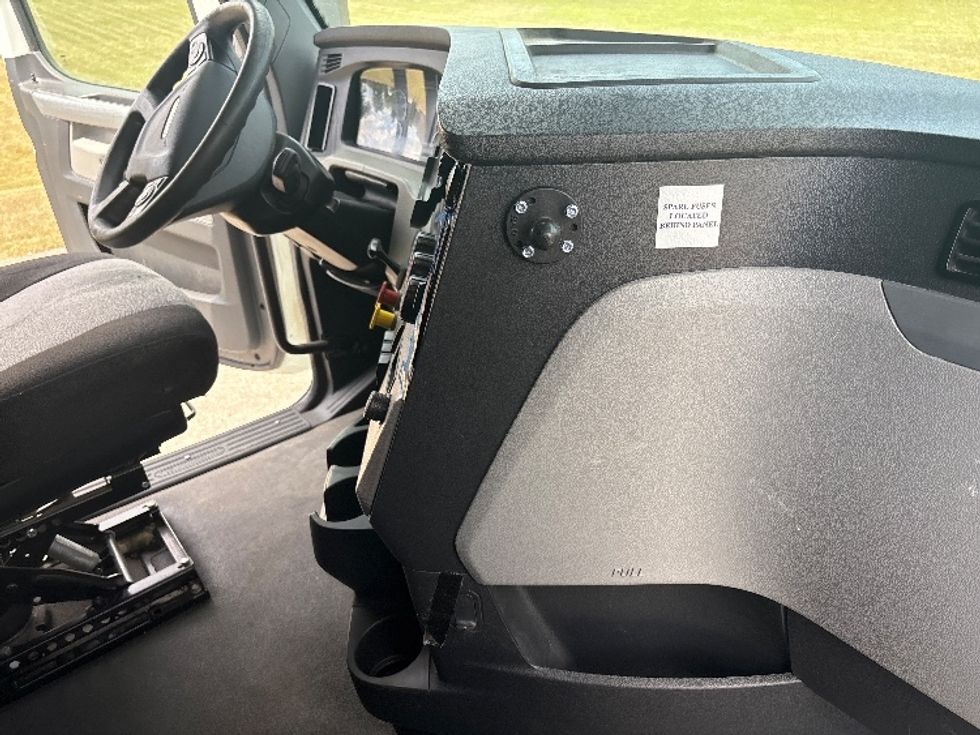 Sleeper Tractor-Heavy Duty Tractors-Freightliner-2021-T12664ST-Meridian-MS-413,502\n\t\tmiles-$ 77,500 - Image 15