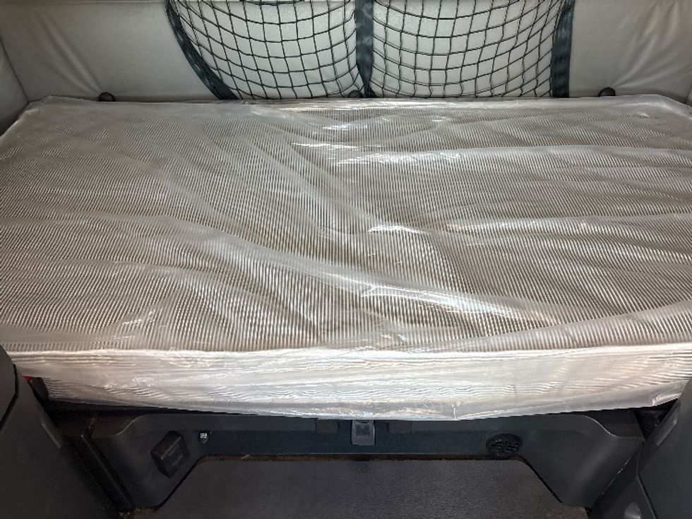 Sleeper Tractor-Heavy Duty Tractors-Freightliner-2021-T12664ST-Meridian-MS-413,502\n\t\tmiles-$ 77,500 - Image 17