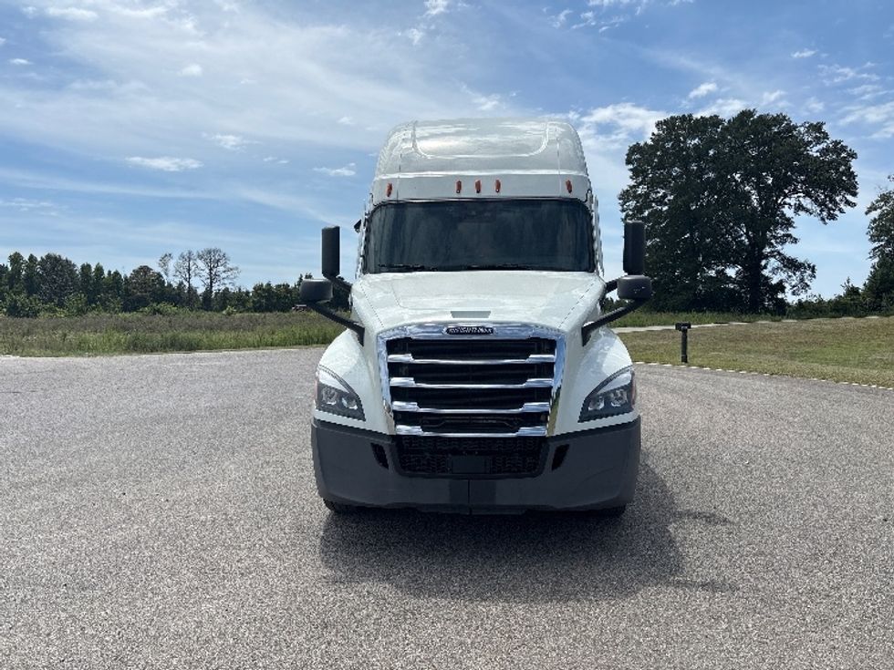 Sleeper Tractor-Heavy Duty Tractors-Freightliner-2021-T12664ST-Meridian-MS-413,502\n\t\tmiles-$ 77,500 - Image 2