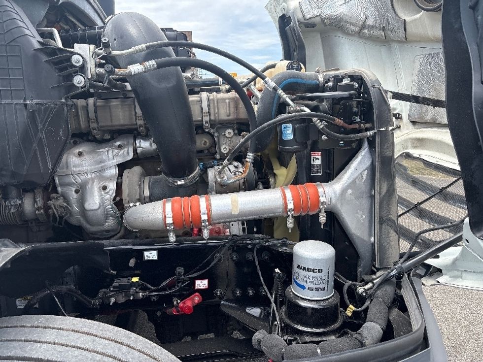 Sleeper Tractor-Heavy Duty Tractors-Freightliner-2021-T12664ST-Meridian-MS-413,502\n\t\tmiles-$ 77,500 - Image 20