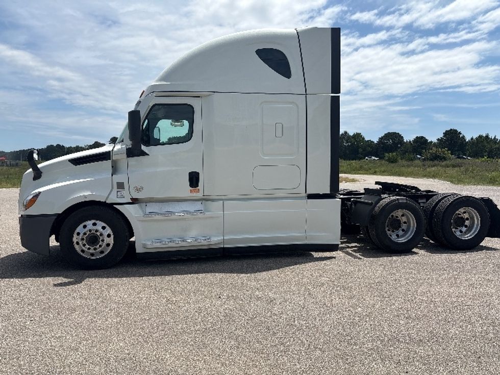 Sleeper Tractor-Heavy Duty Tractors-Freightliner-2021-T12664ST-Meridian-MS-413,502\n\t\tmiles-$ 77,500 - Image 4