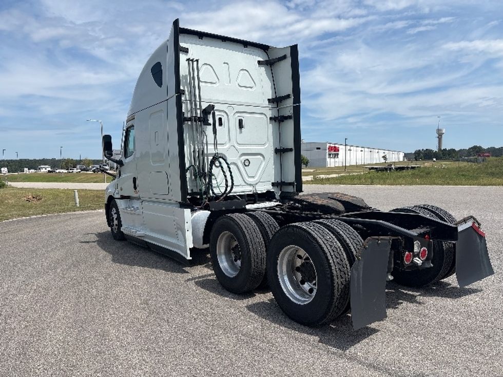 Sleeper Tractor-Heavy Duty Tractors-Freightliner-2021-T12664ST-Meridian-MS-413,502\n\t\tmiles-$ 77,500 - Image 5