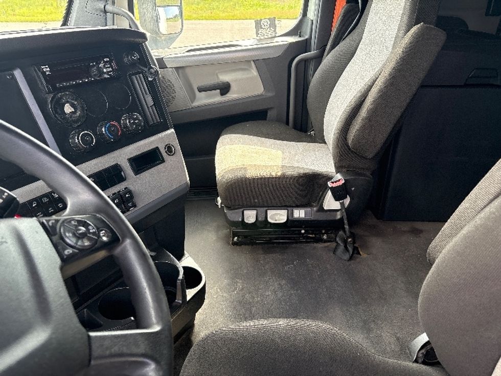 Sleeper Tractor-Heavy Duty Tractors-Freightliner-2021-T12664ST-Meridian-MS-436,191\n\t\tmiles-$ 75,500 - Image 10