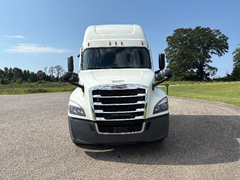 Sleeper Tractor-Heavy Duty Tractors-Freightliner-2021-T12664ST-Meridian-MS-436,191\n\t\tmiles-$ 75,500 - Image 2