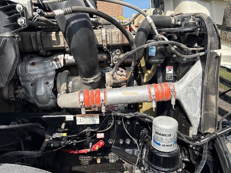 Sleeper Tractor-Heavy Duty Tractors-Freightliner-2021-T12664ST-Meridian-MS-436,191\n\t\tmiles-$ 75,500 - Image 20