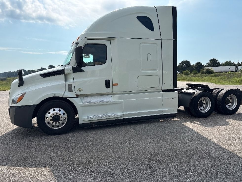 Sleeper Tractor-Heavy Duty Tractors-Freightliner-2021-T12664ST-Meridian-MS-436,191\n\t\tmiles-$ 75,500 - Image 4