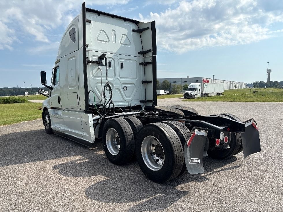 Sleeper Tractor-Heavy Duty Tractors-Freightliner-2021-T12664ST-Meridian-MS-436,191\n\t\tmiles-$ 75,500 - Image 5
