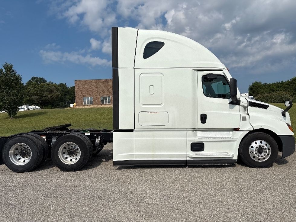 Sleeper Tractor-Heavy Duty Tractors-Freightliner-2021-T12664ST-Meridian-MS-436,191\n\t\tmiles-$ 75,500 - Image 8