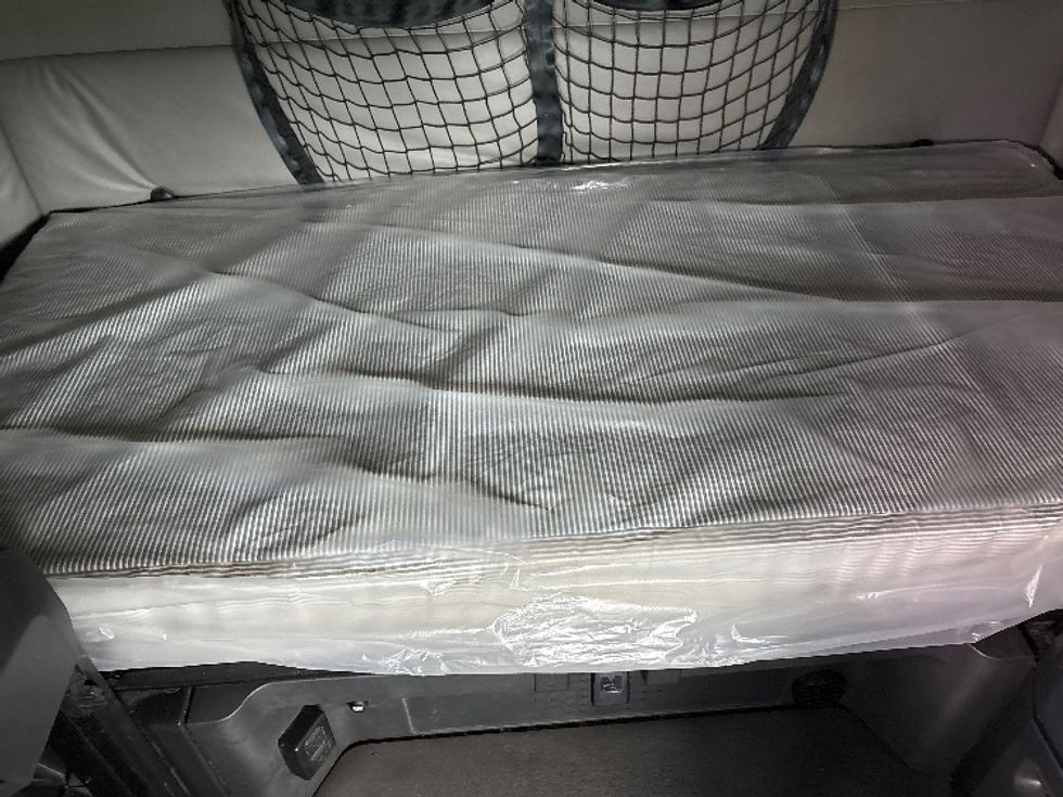 Sleeper Tractor-Heavy Duty Tractors-Freightliner-2021-T12664ST-Meridian-MS-444,564\n\t\tmiles-$ 75,000 - Image 17