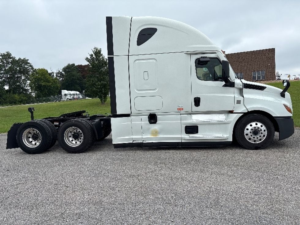 Sleeper Tractor-Heavy Duty Tractors-Freightliner-2021-T12664ST-Meridian-MS-444,564\n\t\tmiles-$ 75,000 - Image 8