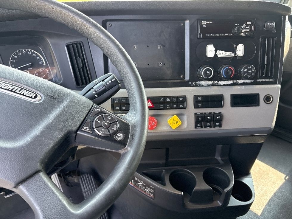 Sleeper Tractor-Heavy Duty Tractors-Freightliner-2021-T12664ST-Meridian-MS-492,505\n\t\tmiles-$ 70,500 - Image 12