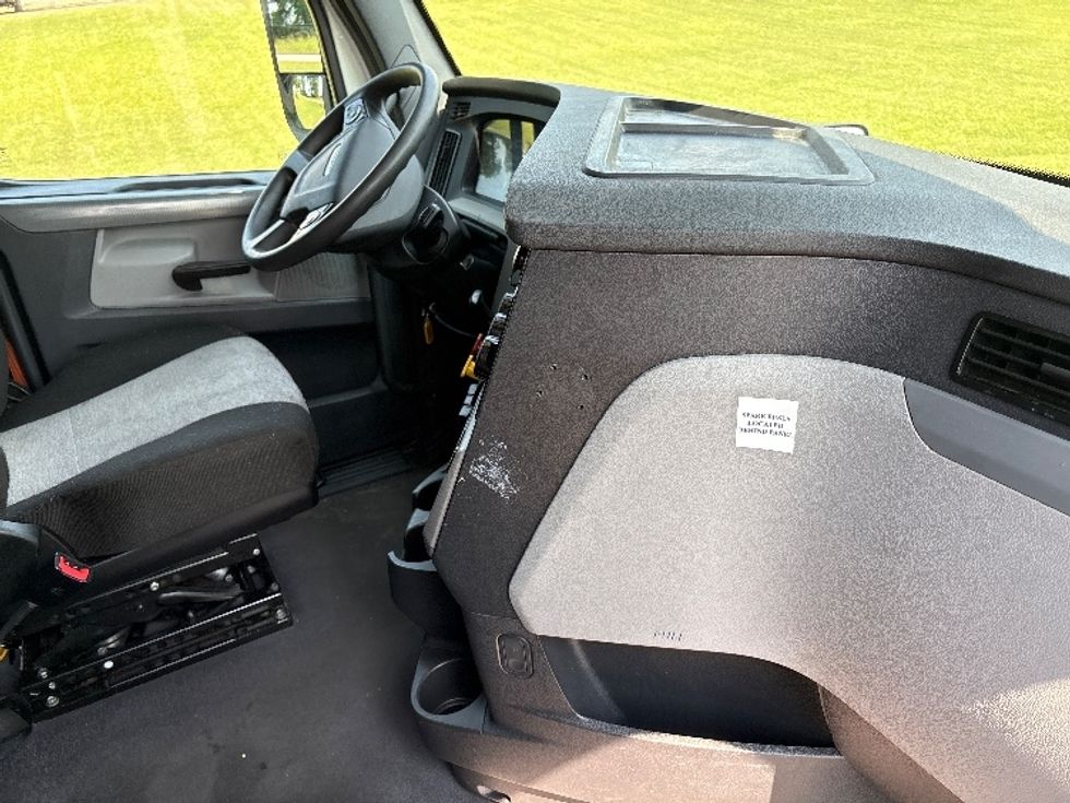 Sleeper Tractor-Heavy Duty Tractors-Freightliner-2021-T12664ST-Meridian-MS-492,505\n\t\tmiles-$ 70,500 - Image 15