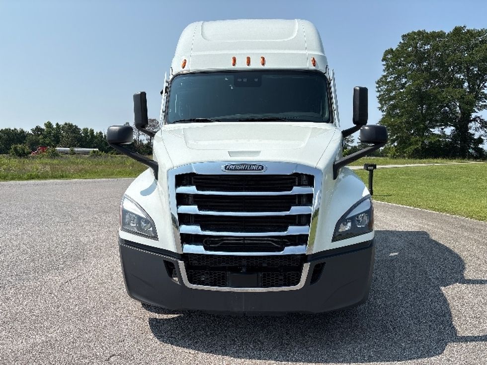 Sleeper Tractor-Heavy Duty Tractors-Freightliner-2021-T12664ST-Meridian-MS-492,505\n\t\tmiles-$ 70,500 - Image 2