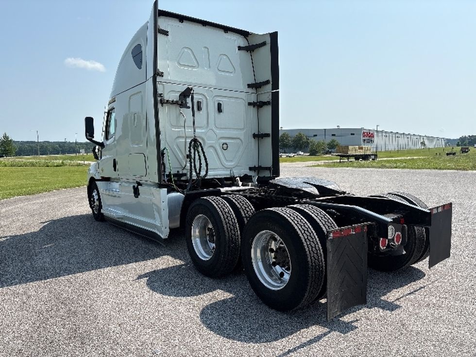 Sleeper Tractor-Heavy Duty Tractors-Freightliner-2021-T12664ST-Meridian-MS-492,505\n\t\tmiles-$ 70,500 - Image 5