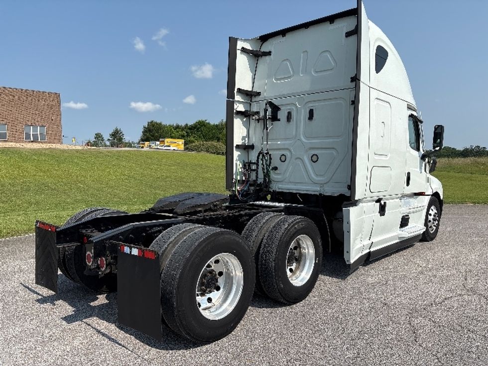 Sleeper Tractor-Heavy Duty Tractors-Freightliner-2021-T12664ST-Meridian-MS-492,505\n\t\tmiles-$ 70,500 - Image 7