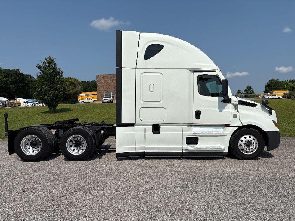 Sleeper Tractor-Heavy Duty Tractors-Freightliner-2021-T12664ST-Meridian-MS-492,505\n\t\tmiles-$ 70,500 - Image 8