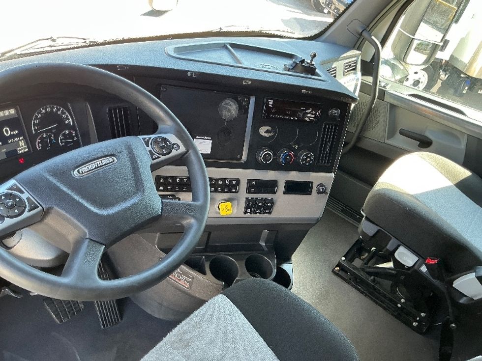 Sleeper Tractor-Heavy Duty Tractors-Freightliner-2021-T12664ST-Miami-FL-579,500\n\t\tmiles-$ 58,750 - Image 10